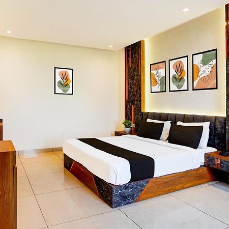 Hotel The Frist Collection Nuova Delhi Esterno foto