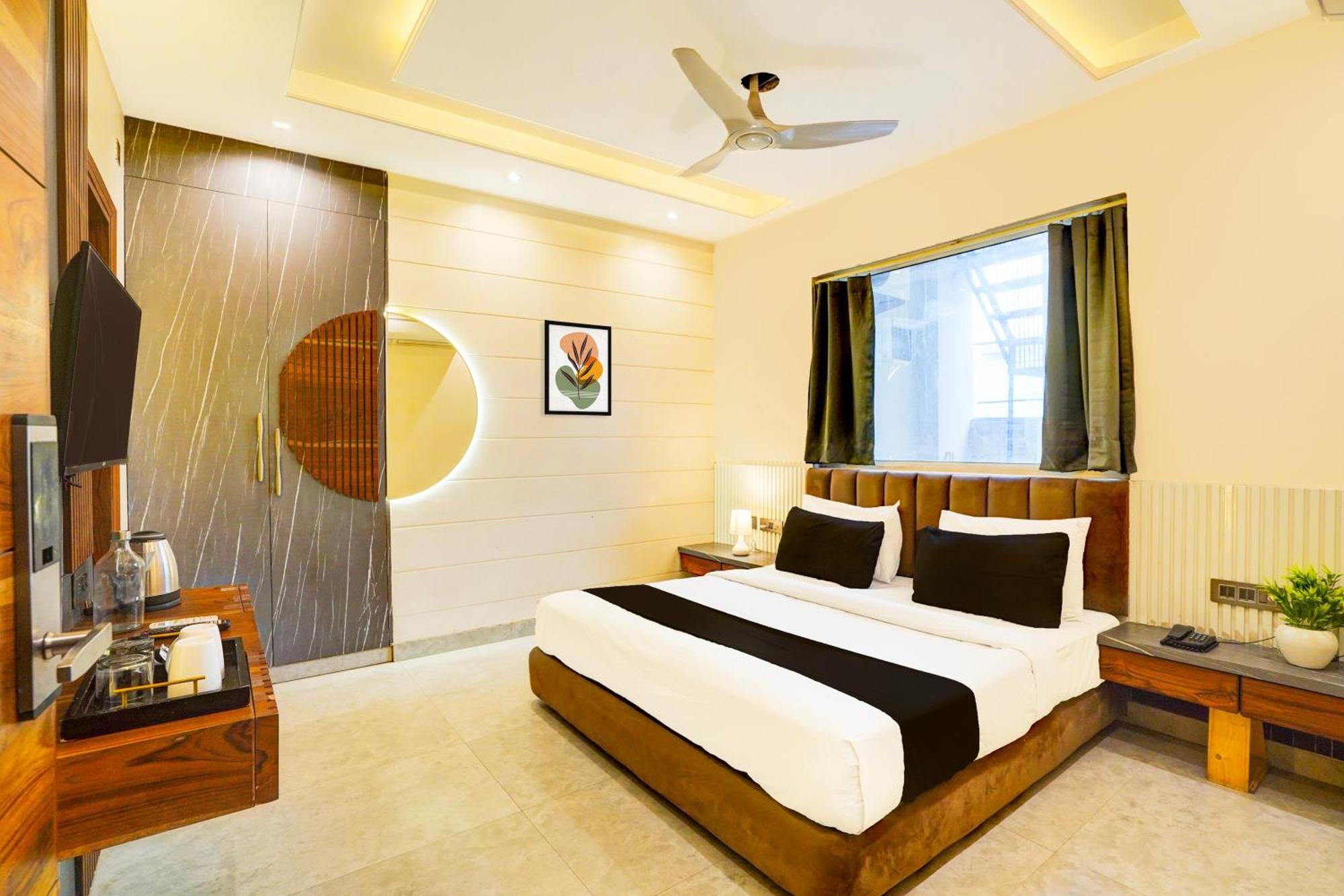 Hotel The Frist Collection Nuova Delhi Esterno foto