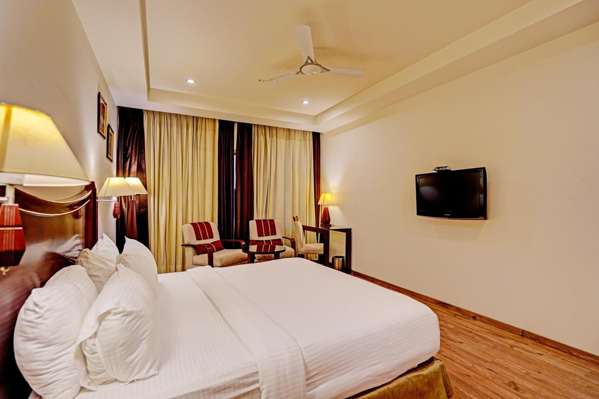 Hotel The Frist Collection Nuova Delhi Esterno foto