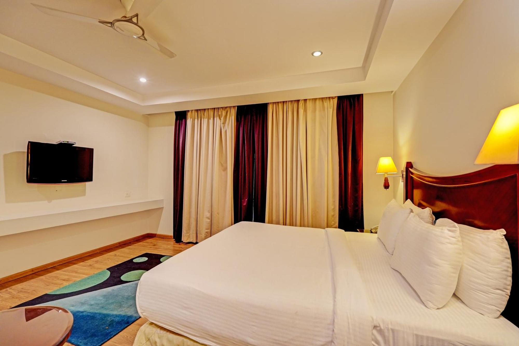 Hotel The Frist Collection Nuova Delhi Esterno foto